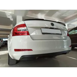 2013-2017 İçin Uyumlu Spoiler (Parlak Siyah)